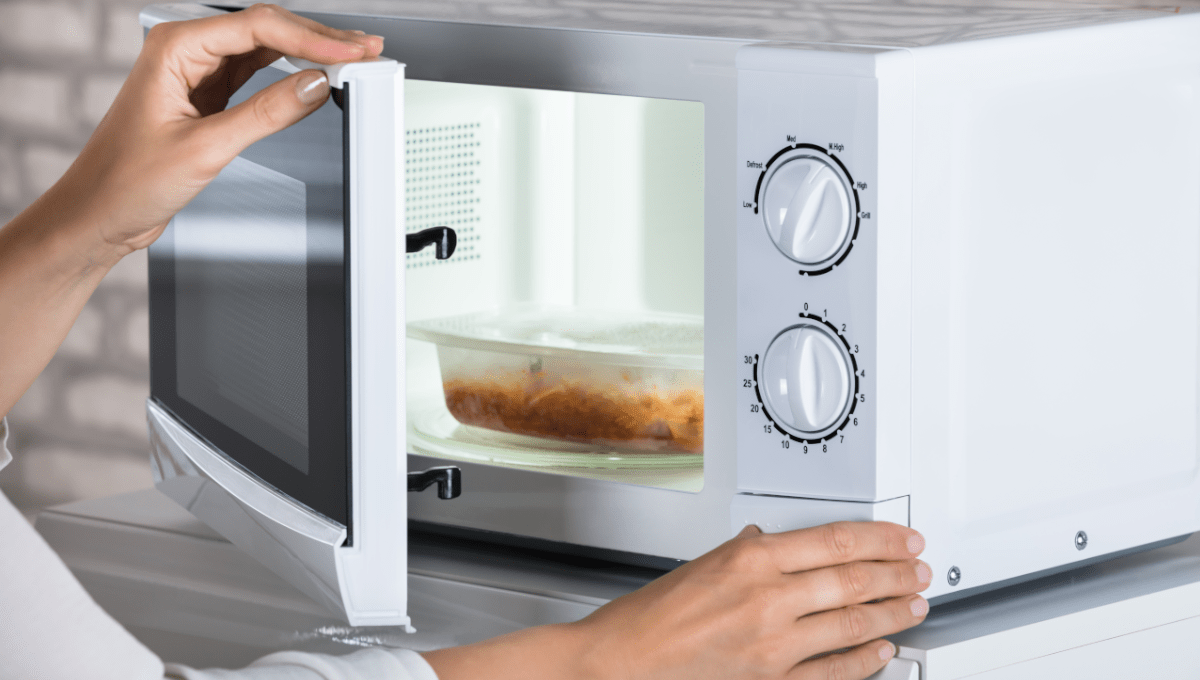 10 foods you should never put in the microwave